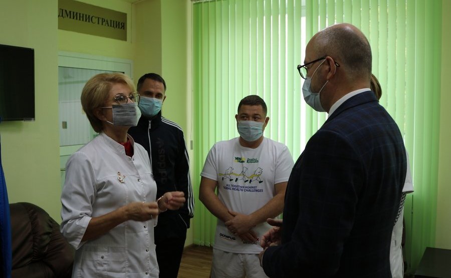 Олег Цепкин в ходе поездки в регион проинспектировал работу двух промышленных предприятий Сосновского района