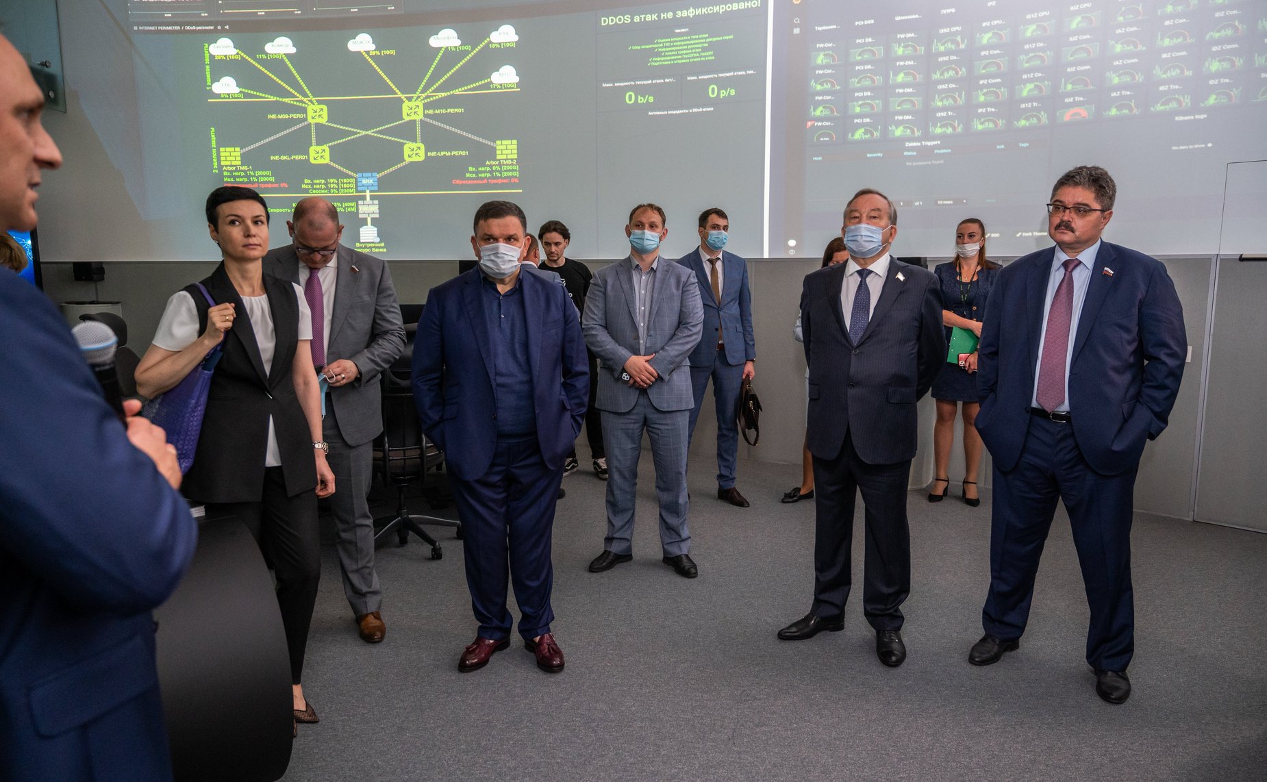 Сенаторы РФ посетили Центр киберзащиты Сбербанка