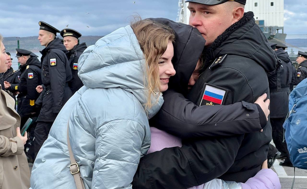 Татьяна Сахарова поздравила экипажи кораблей Северного флота с возвращением в Североморск после длительного плавания