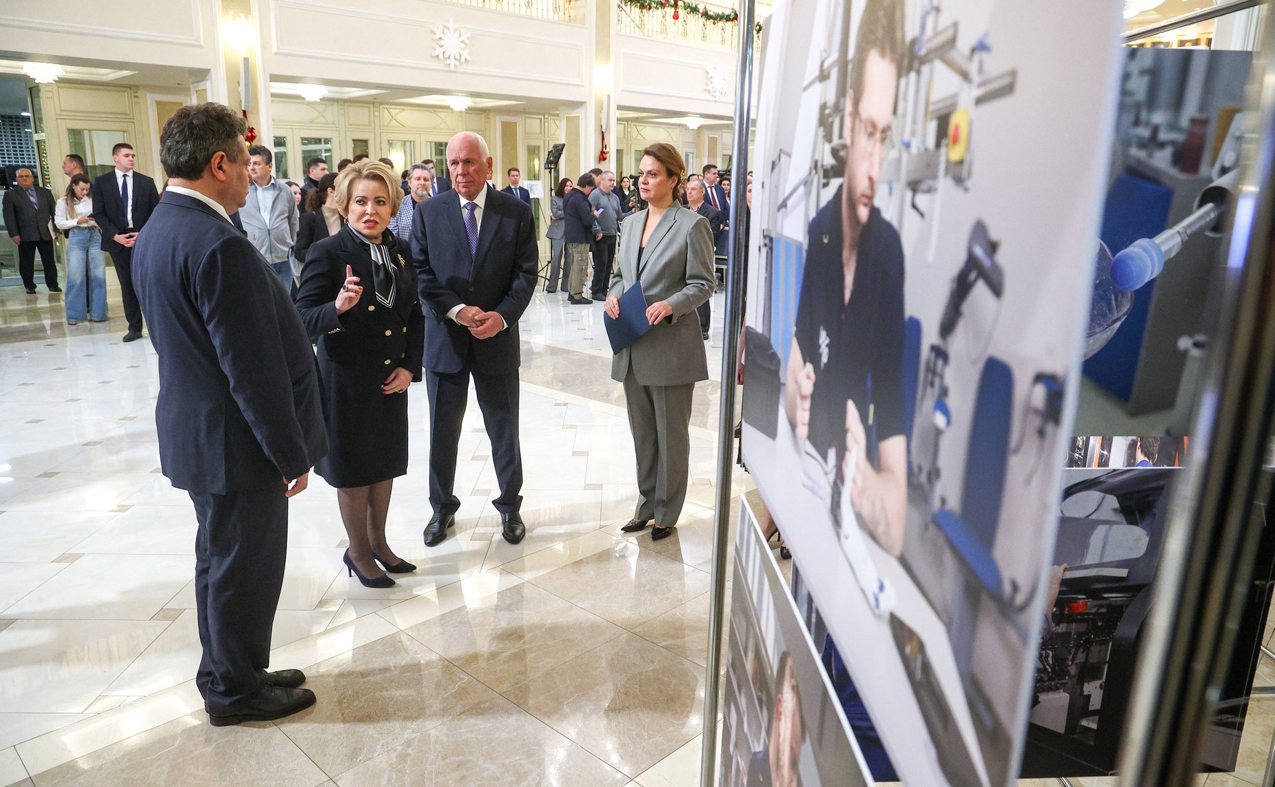 Открытие и осмотр выставки последних разработок в области высокотехнологического протезирования