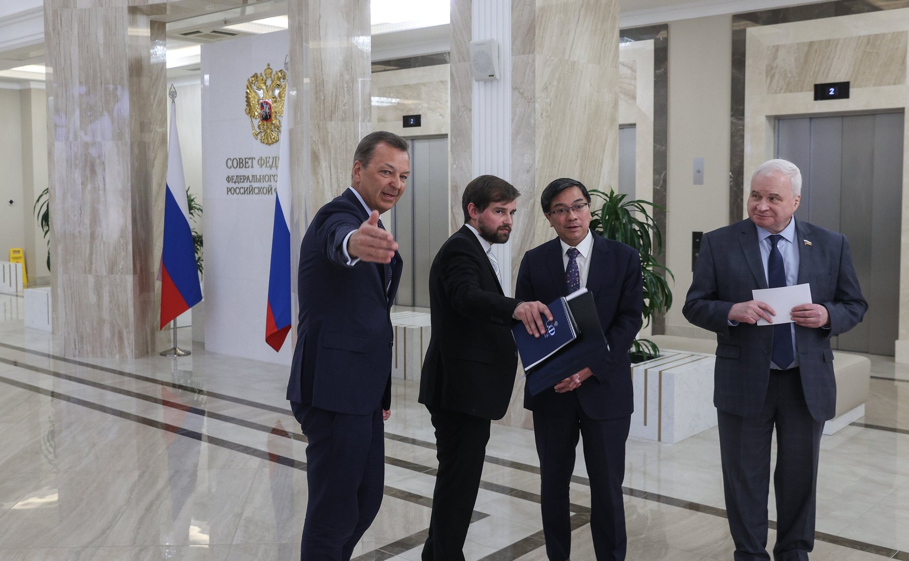 Встреча первого заместителя Председателя СФ Андрея Яцкина с Чрезвычайным и Полномочным Послом Республики Филиппины в РФ Игорем Гарлитом Байленом