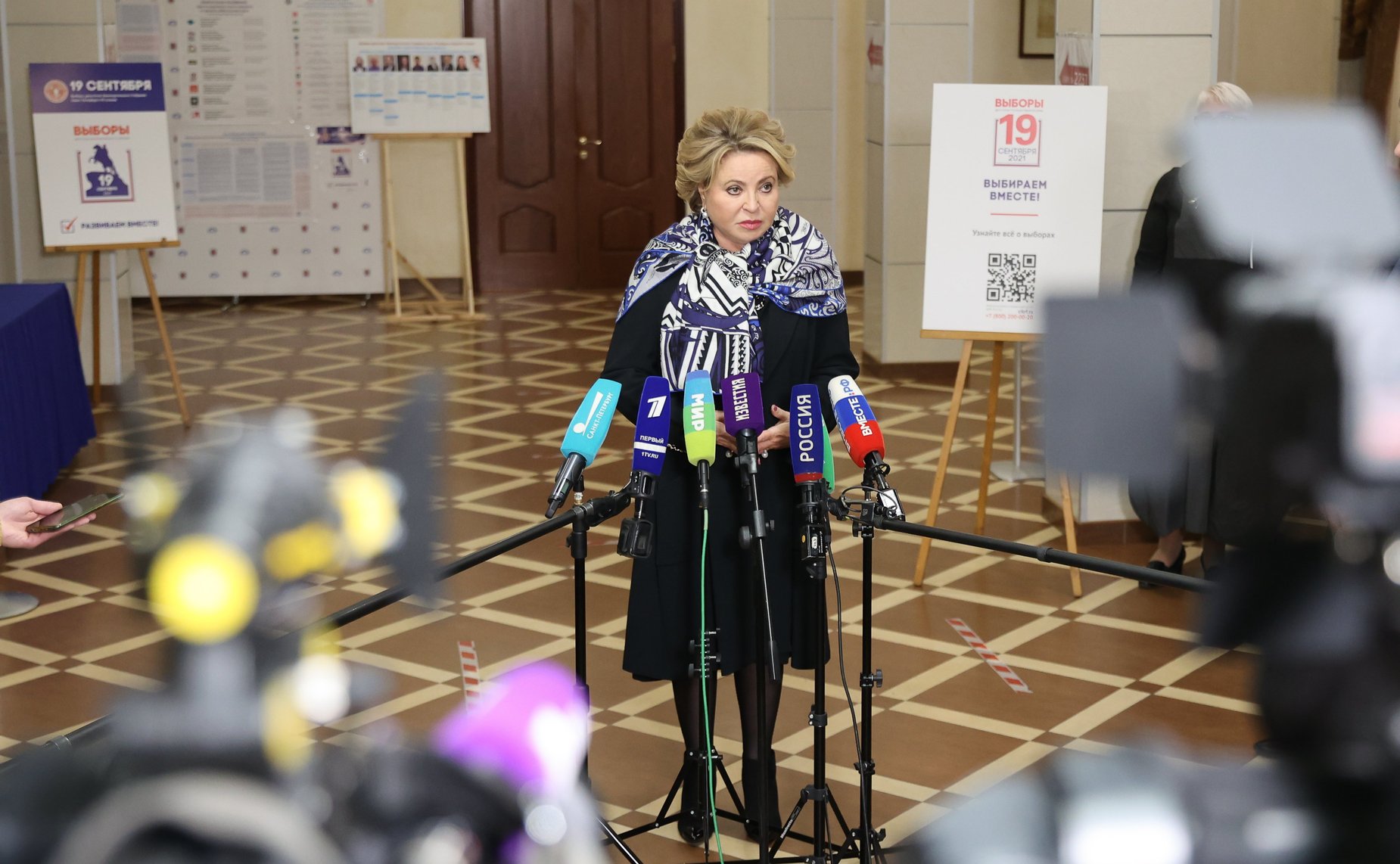 Председатель СФ Валентина Матвиенко приняла участие в голосовании на выборах в Государственную Думу