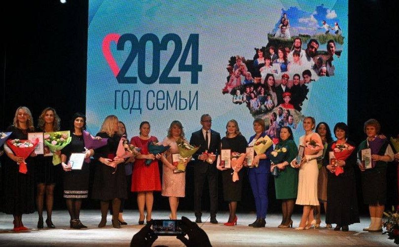 Александр Савин принял участие в прошедшей в Калуге торжественной церемонии, посвященной открытию Года семьи