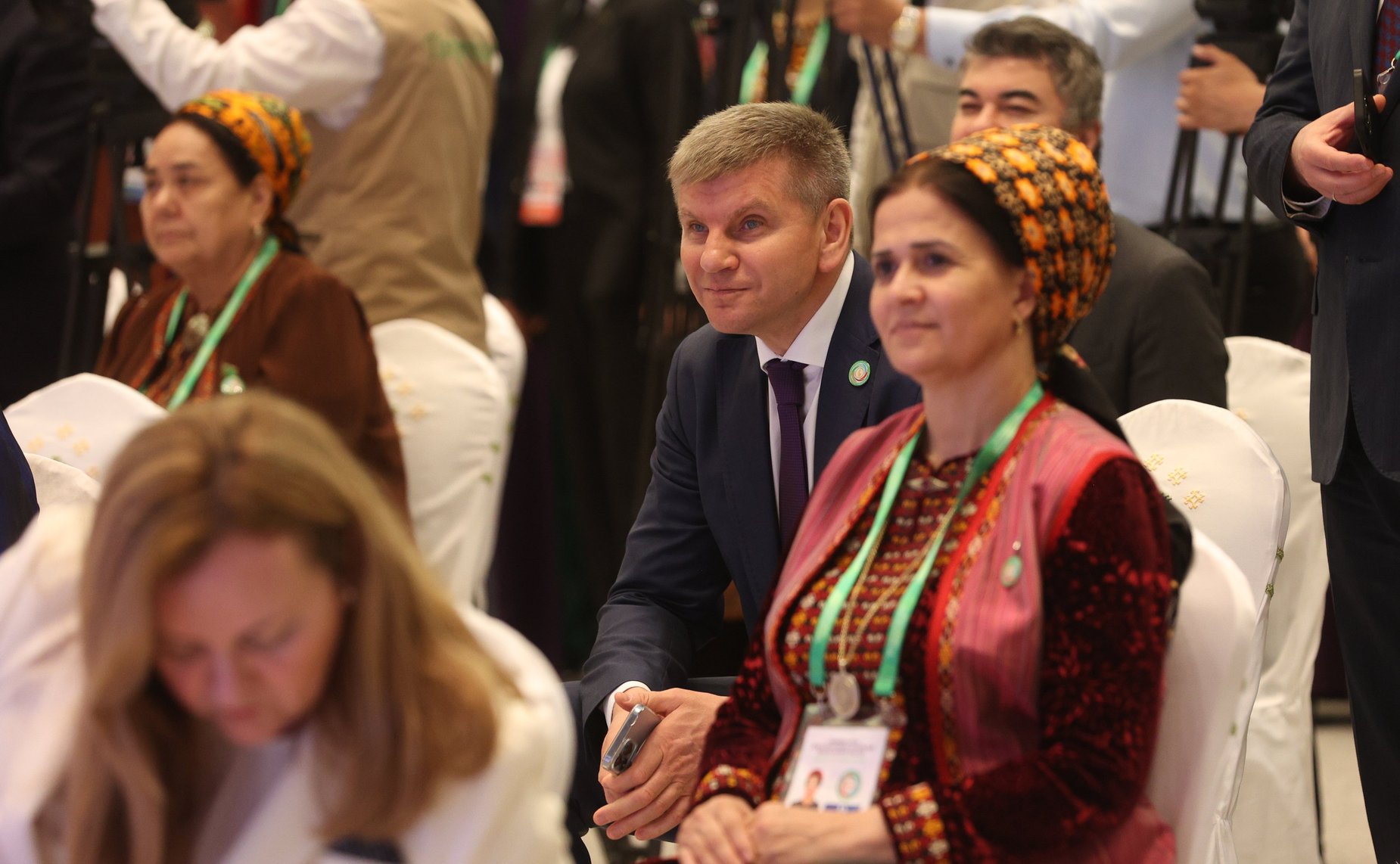 Пленарное заседание первого Диалога женщин стран Центральной Азии и России