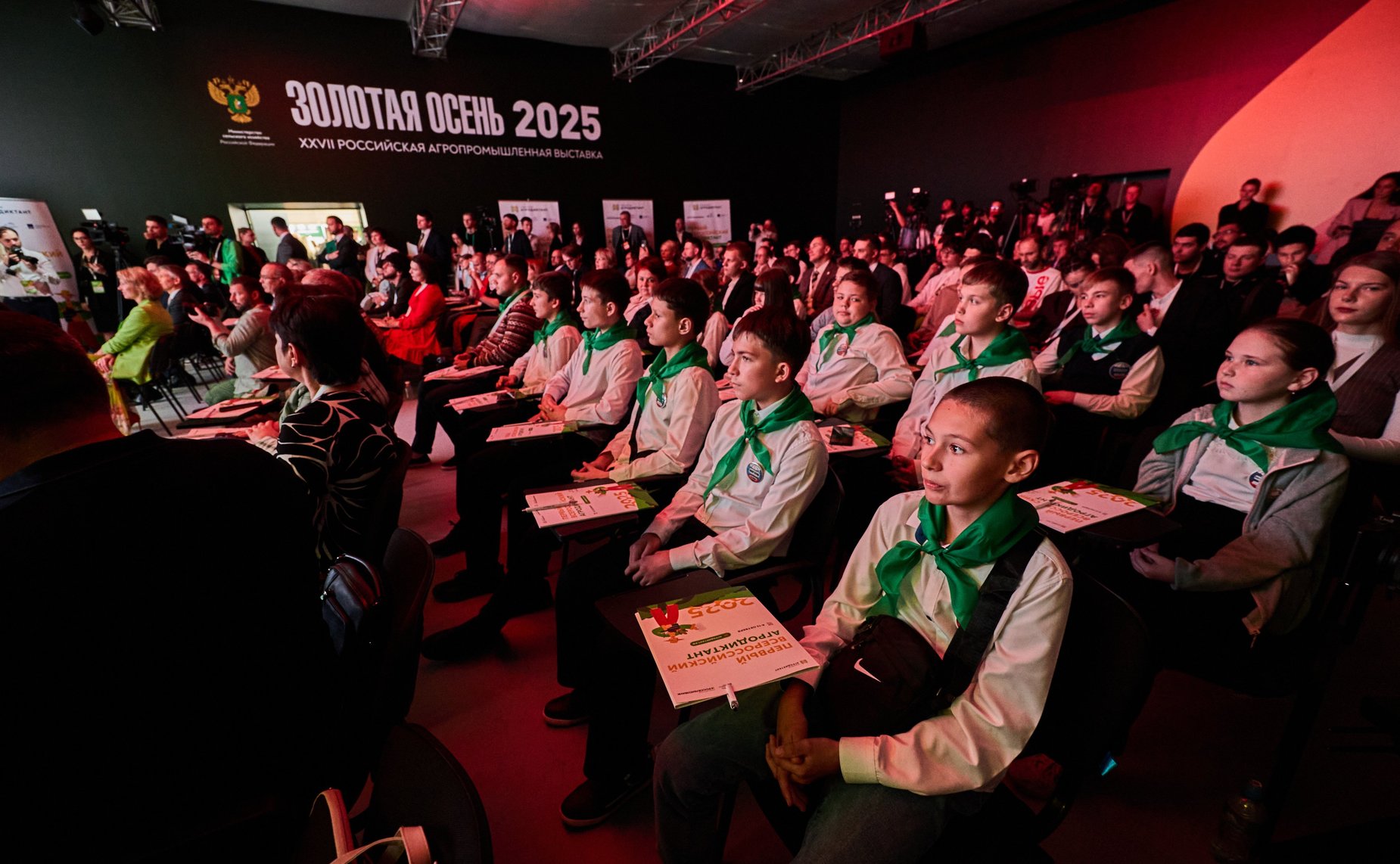 Александр Двойных принял участие в церемонии открытия «Первого Всероссийского агродиктанта», приуроченного ко Дню работника сельского хозяйства и перерабатывающей промышленности