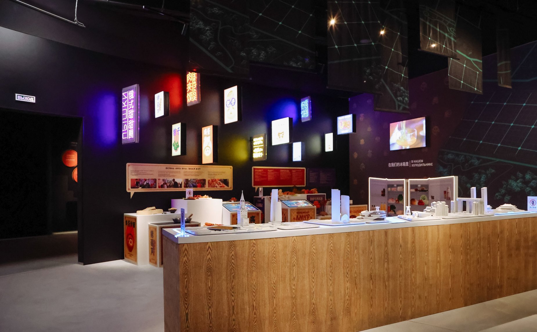 Сенаторы РФ посетили Дом Российско-Китайской дружбы и ознакомились с проектами строительства трансграничной канатной дороги через реку Амур и международного конгрессного выставочного центра, гостиничного комплекса