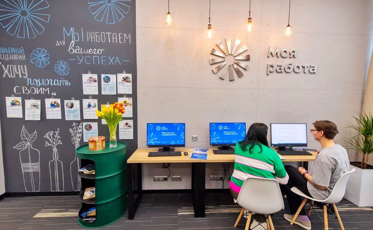 Сенаторы посетили московский Единый центр поддержки участников СВО и их семей