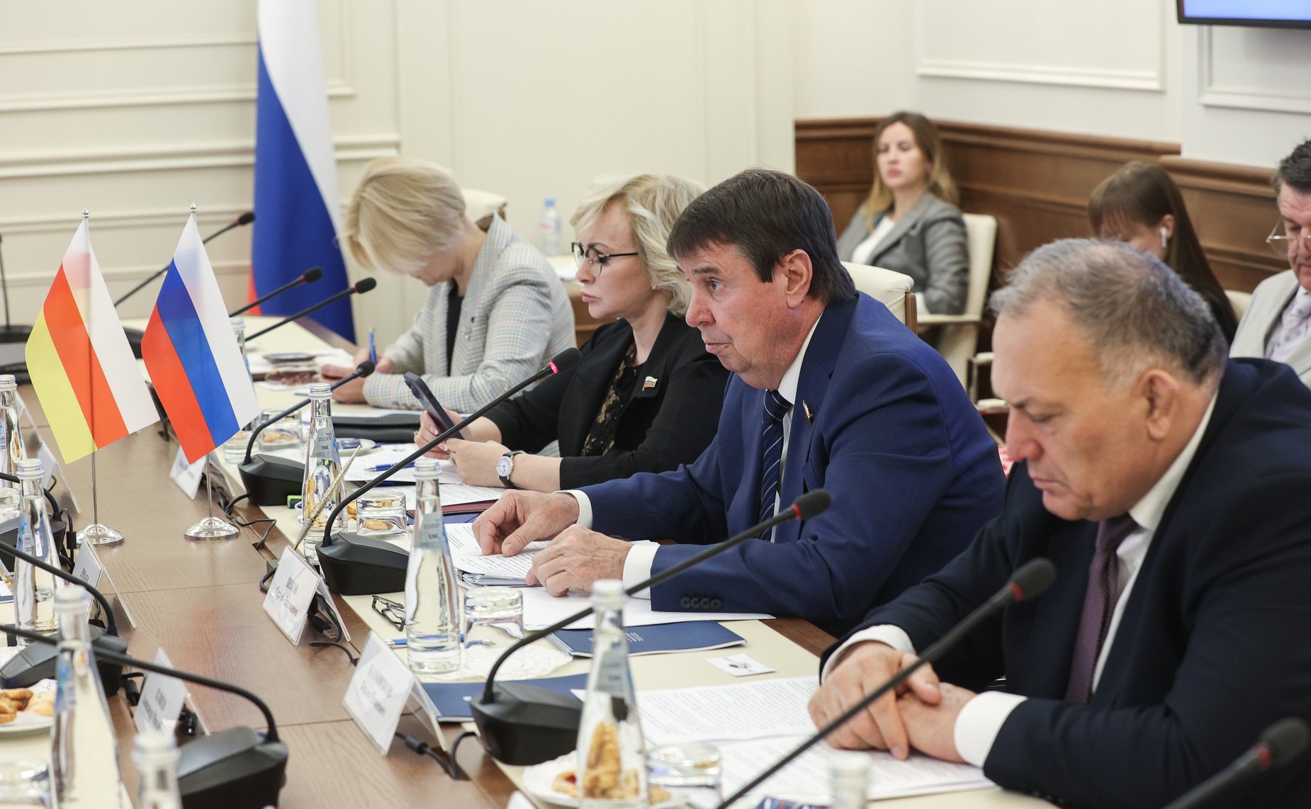 Заседание Комиссии по сотрудничеству Совета Федерации и Парламента Республики Южная Осетия