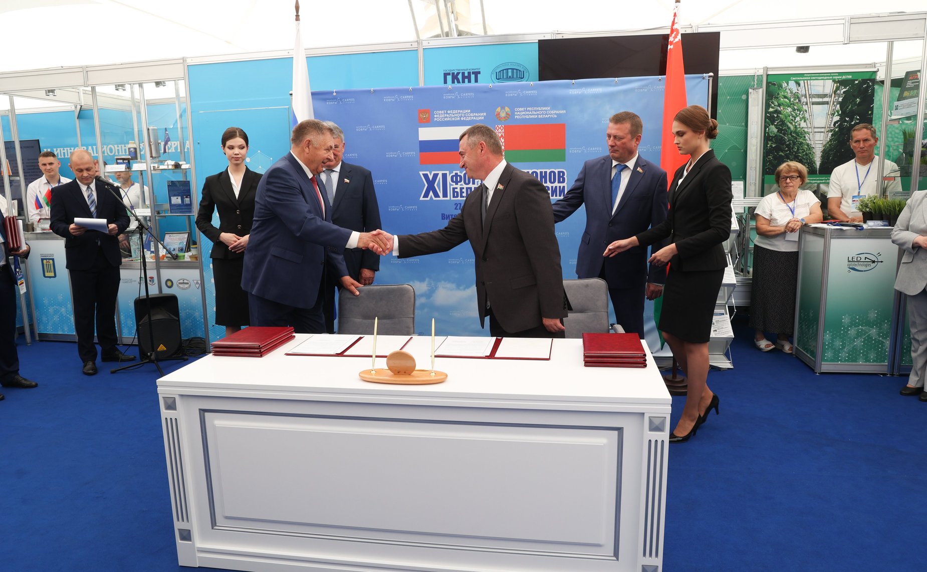 В присутствии заместителя Председателя СФ и заместителя Председателя Совета Республики было подписано 7 соглашений между областями Республики Беларусь и субъектами РФ