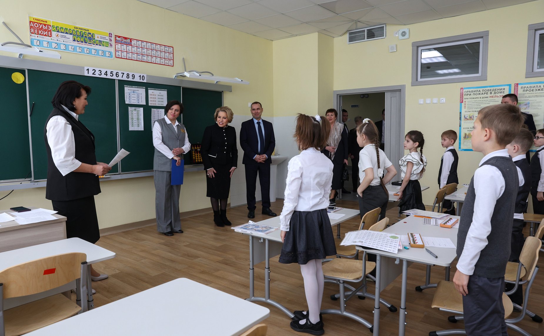 В ходе рабочей поездки в Курганскую область Председатель Совета Федерации Валентина Матвиенко посетила среднюю общеобразовательную школу №52 города Кургана