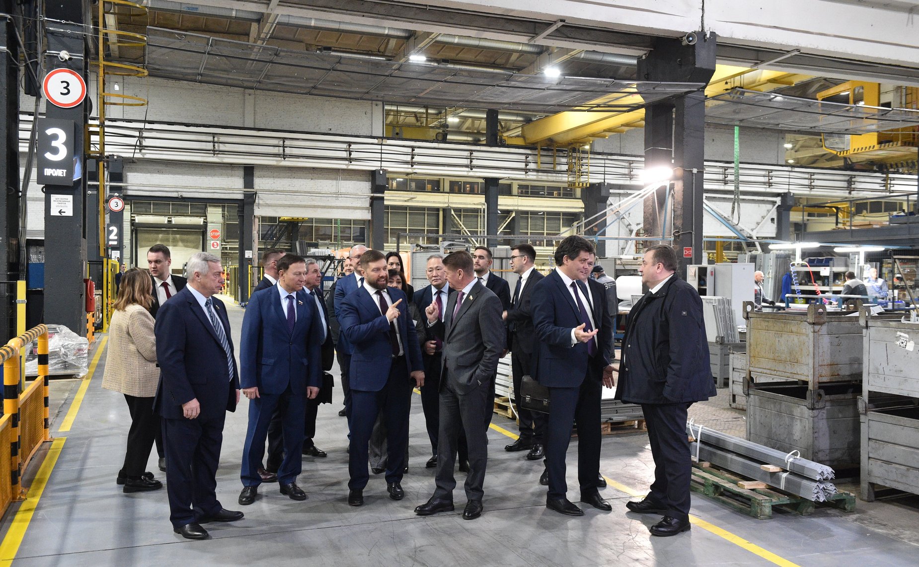 Сенаторы ознакомились с предприятием по производству лифтового оборудования акционерного общества «Щербинский лифтостроительный завод»