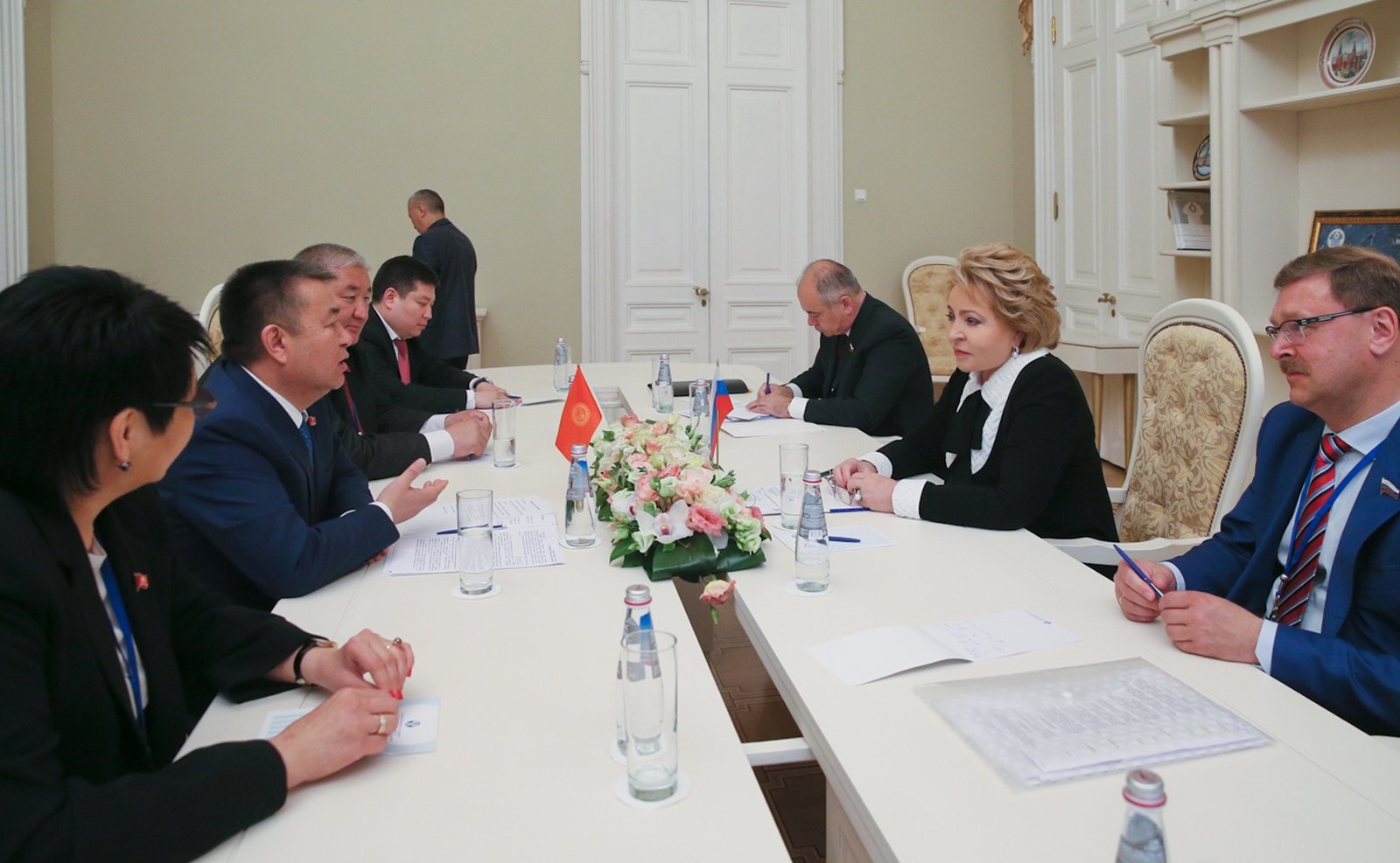 Валентина Матвиенко провела в Петербурге встречу с Председателем Жогорку Кенеша Кыргызской Республики Чыныбаем Турсунбековым
