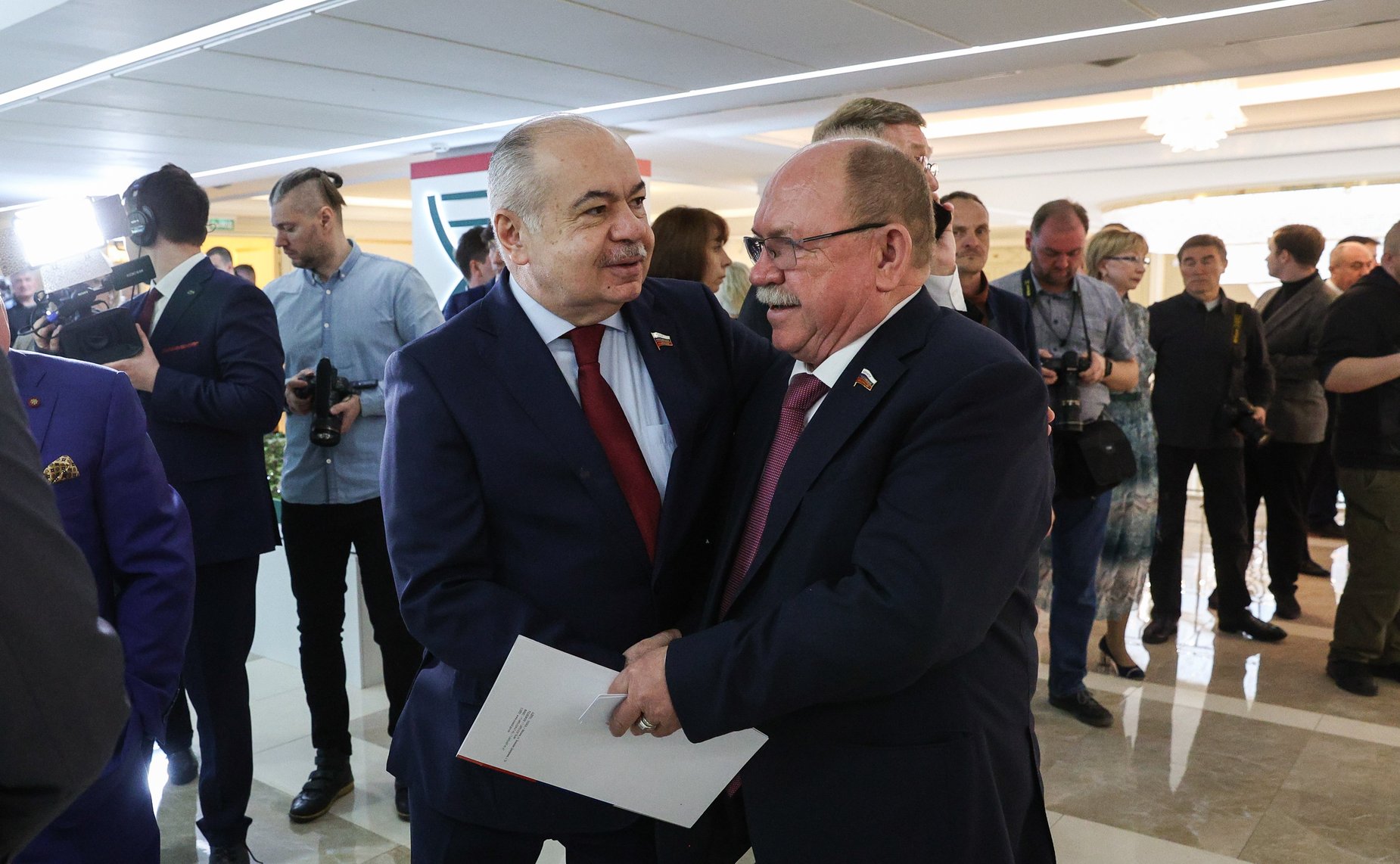 Валентина Матвиенко и президент НИЦ «Курчатовский институт» Михаил Ковальчук открыли выставку «Курчатовский институт – 80 лет для страны и мира»