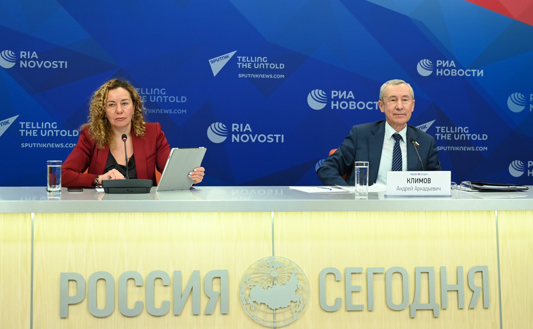 Онлайн-брифинг председателя Временной комиссии СФ по защите государственного суверенитета и предотвращению вмешательства во внутренние дела РФ Андрея Климова