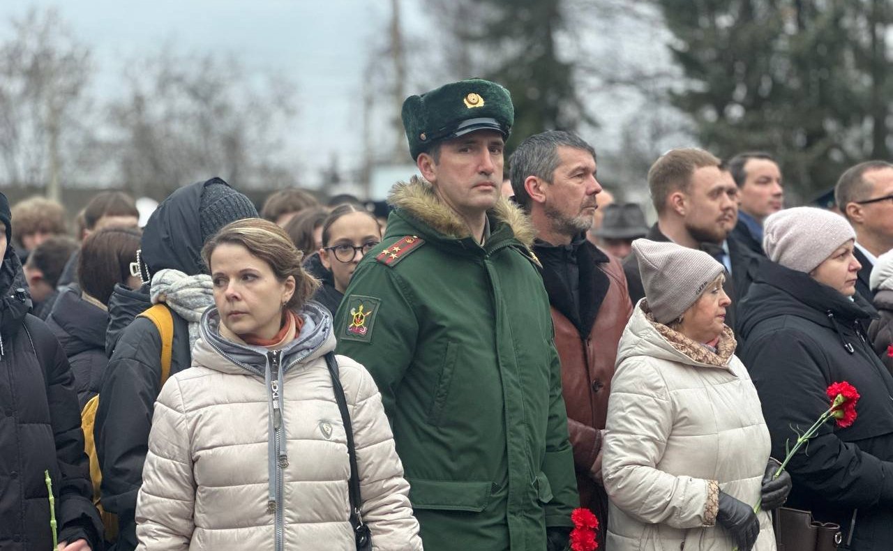 Светлана Кириллова приняла участие в возложении цветов к мемориалу Вечный огонь в Костроме