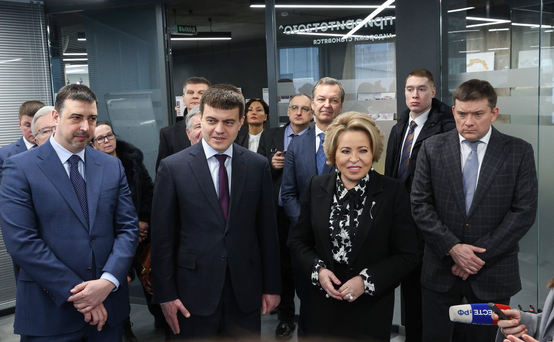 Валентина Матвиенко вместе с губернатором региона Михаилом Котюковым посетила подразделения Сибирского федерального университета