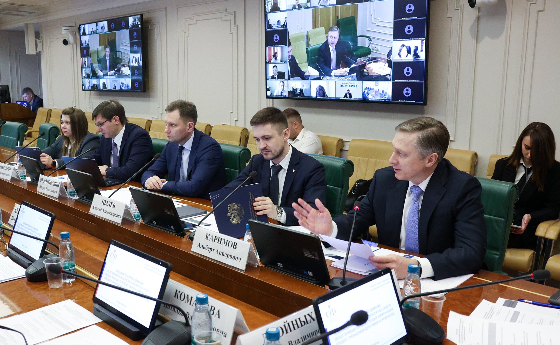 Совещание Комитета СФ по экономической политике по вопросу движения по автомобильным дорогам транспортных средств, осуществляющих перевозку твердых коммунальных отходов, с превышением допустимой нагрузки на ось