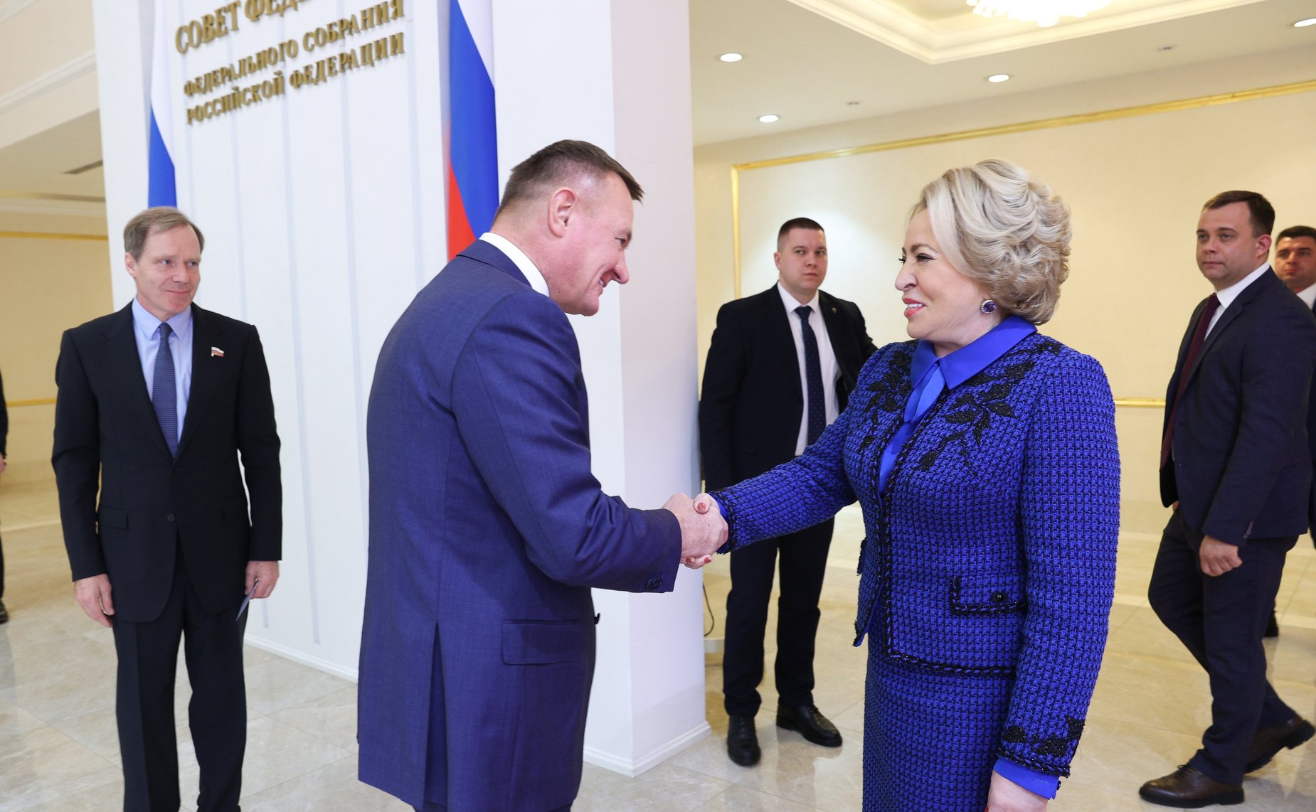 Председатель Совета Федерации Валентина Матвиенко и Министр транспорта РФ Роман Старовойт посетили выставку, посвященную национальным и федеральным проектам в транспортной сфере