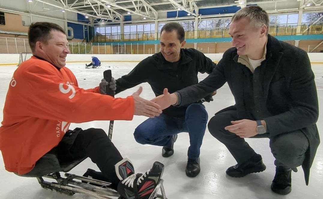 Андрей Хапочкин посетил тренировку сборной Москвы по следж-хоккею