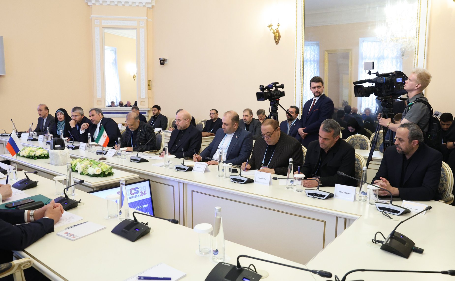 Валентина Матвиенко провела встречу с Председателем Собрания Исламского Совета Исламской Республики Иран Мохаммадом Багером Галибафом
