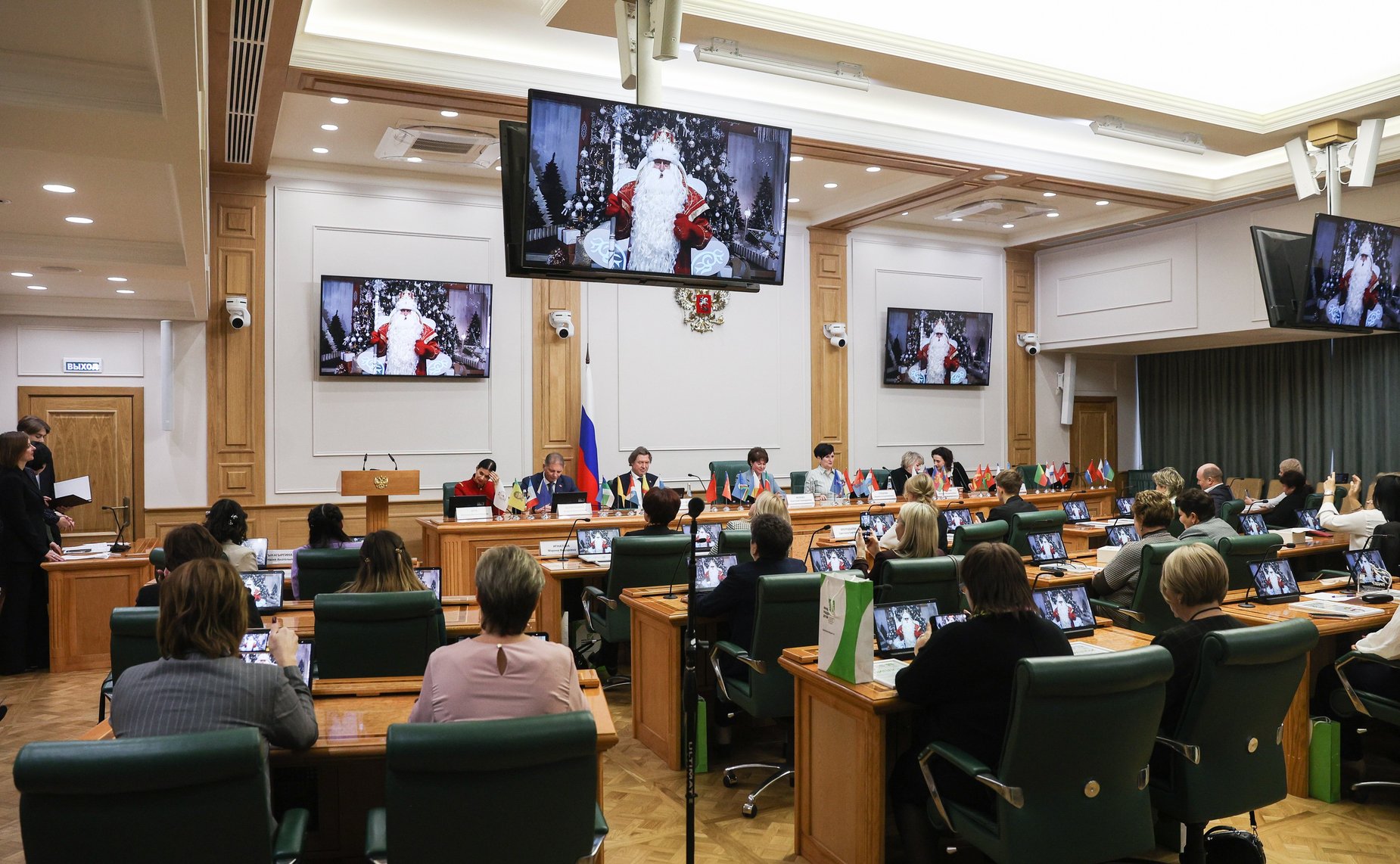 В Совете Федерации наградили лидеров ХII Всероссийской акции «Добровольцы – детям»