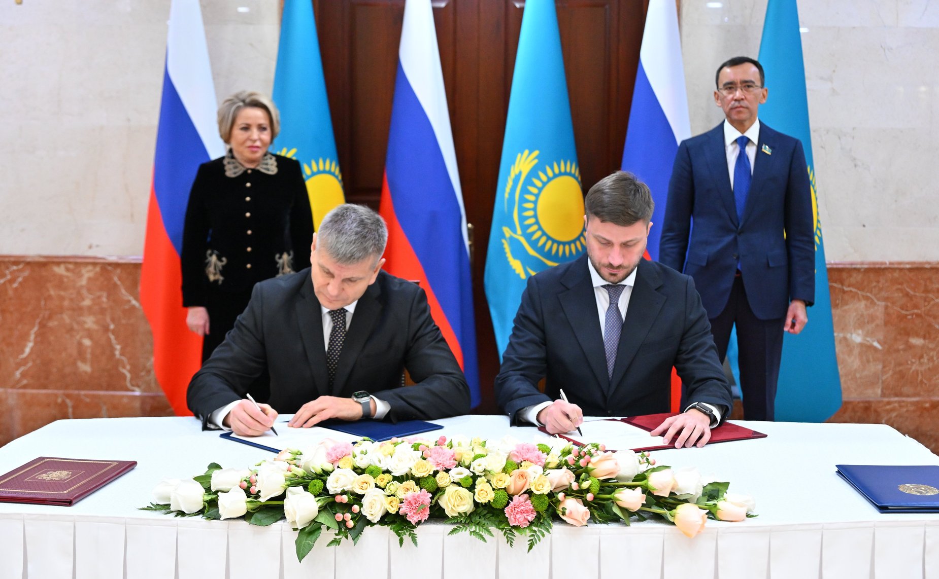 Церемония подписания Плана практических мероприятий («дорожной карты») по развитию межпарламентского сотрудничества между Сенатом Парламента Республики Казахстан и Советом Федерации на 2025–2027 гг