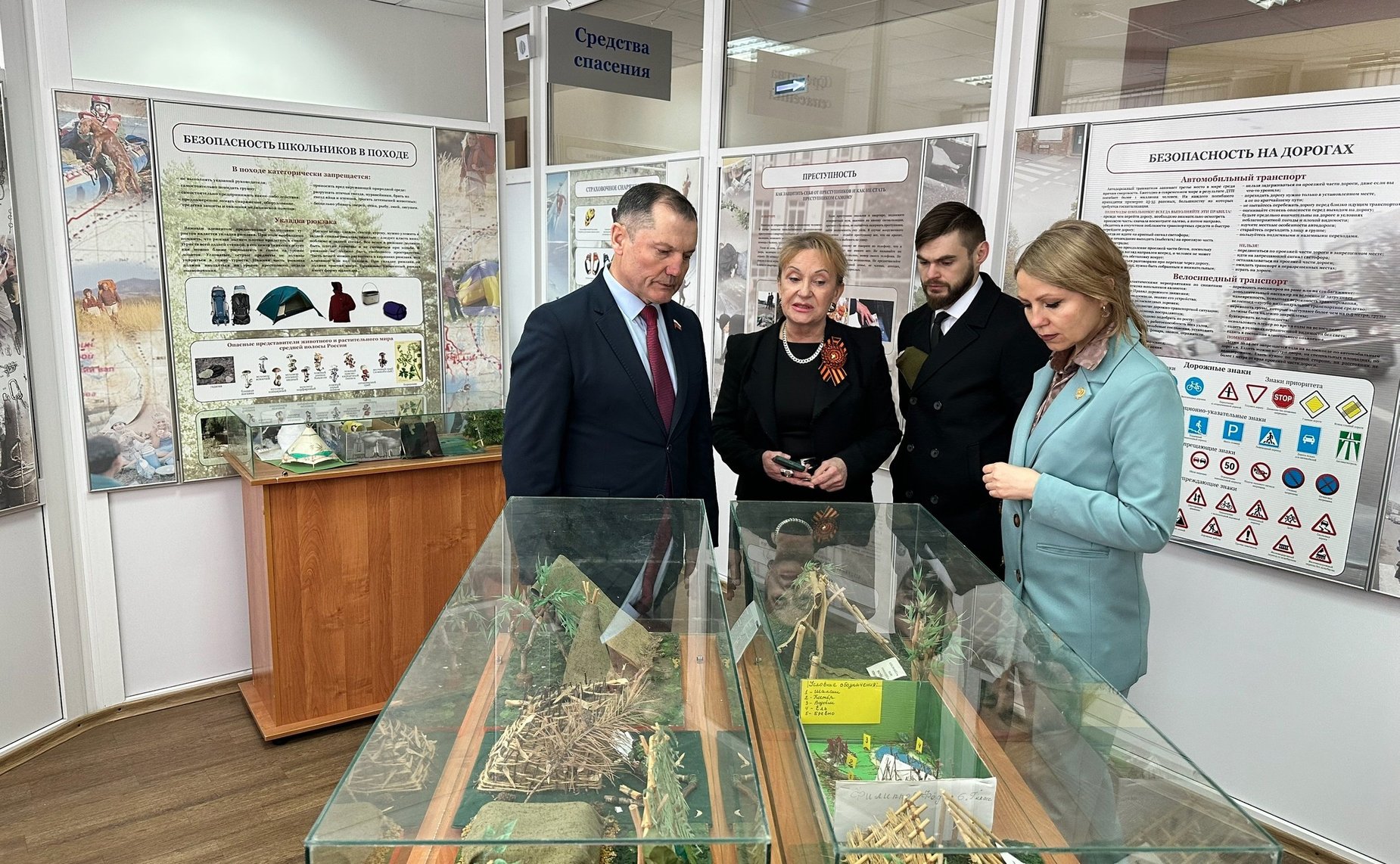 Игорь Мурог принял участие в открытии мемориальной экспозиции в честь Героев СВО – выпускников школы № 47 города Рязани