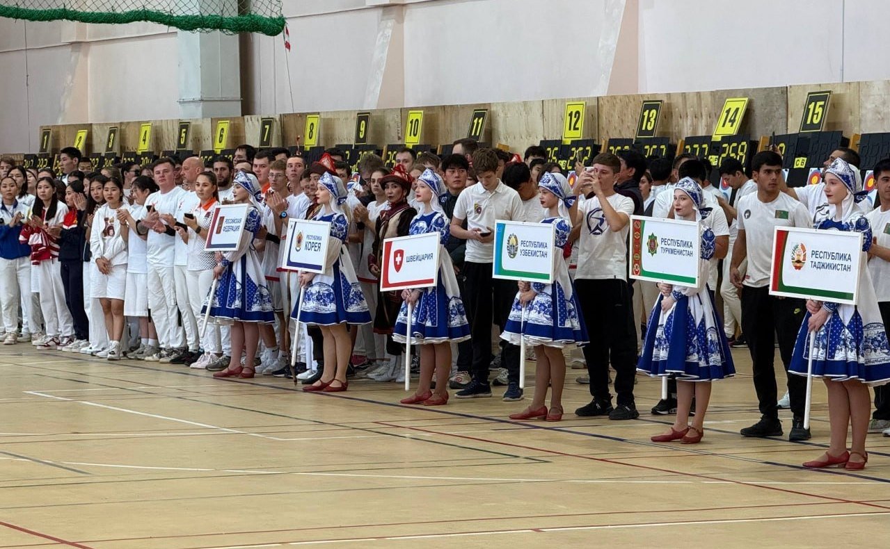 Баир Жамсуев принял участие в открытии международного турнира по стрельбе из лука в Чите