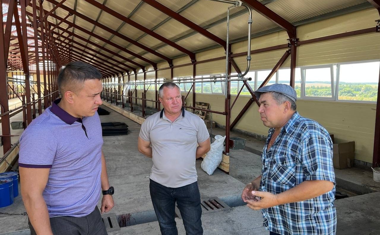 Айрат Гибатдинов в ходе поездки в регион посетил предприятия агропромышленного комплекса в Вешкаймском районе
