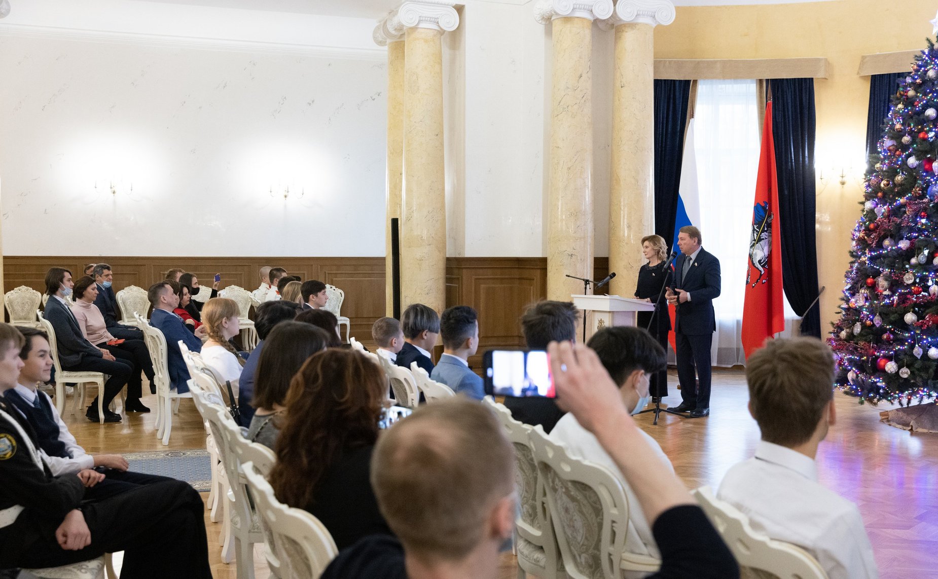 Инна Святенко и Владимир Кожин вручили награды детям-героям