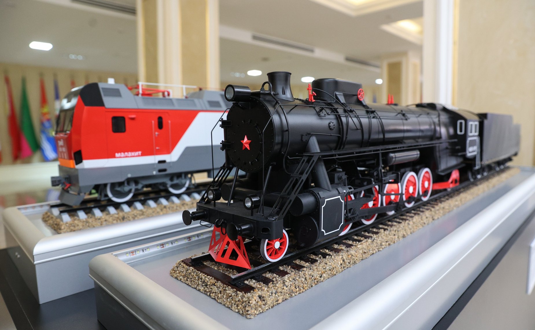 Открытие в Совете Федерации выставочной экспозиции для ознакомления с 20-летней историей ОАО «Российские железные дороги»