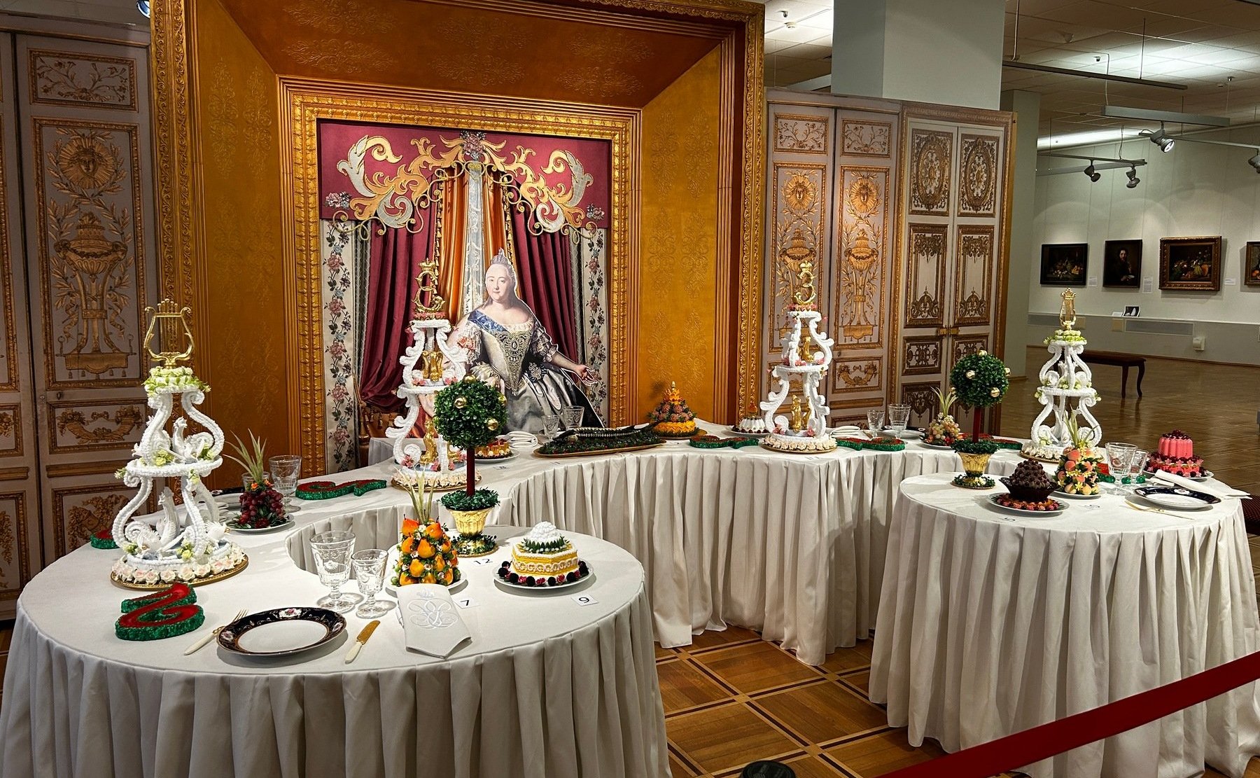 Сергей Мартынов посетил выставку о русском гостеприимстве в Йошкар-Оле