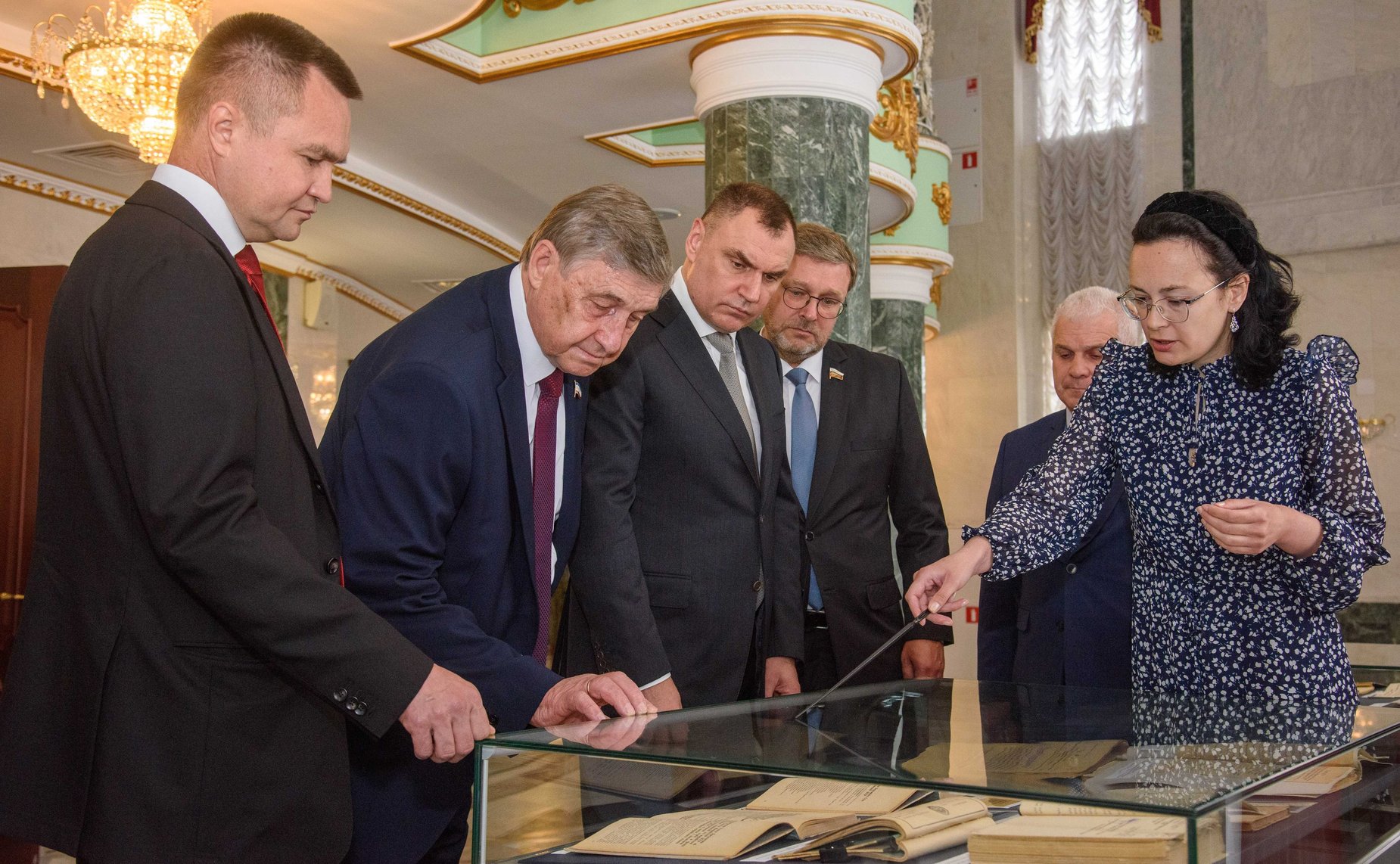 Константин Косачев совместно с главой Республики Марий Эл Юрием Зайцевым, председателем Государственного Собрания Республики Марий Эл Анатолием Смирновым, членами регионального правительства принял участие в торжественном заседании, посвященном 85-летию з