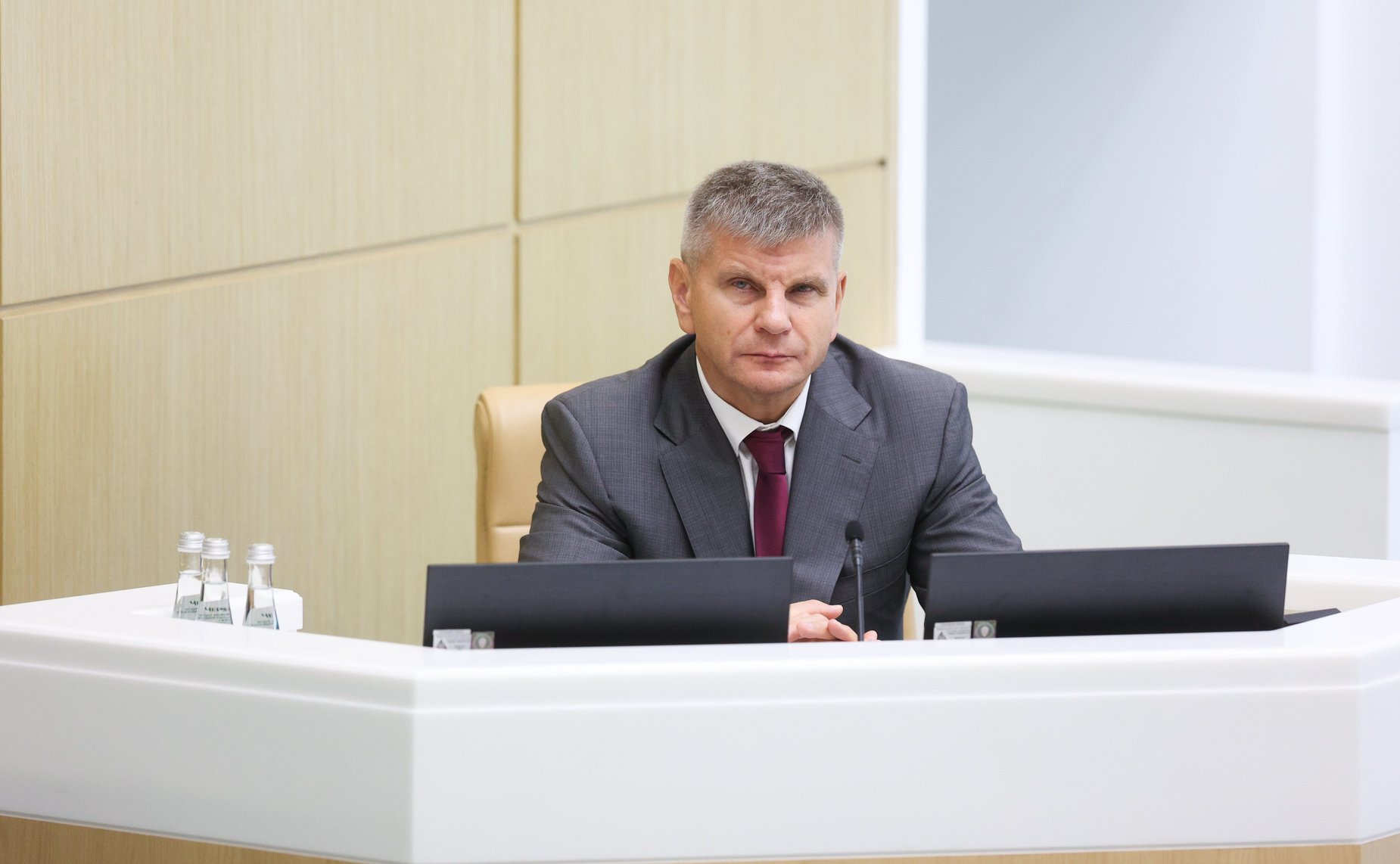 Геннадий Голов