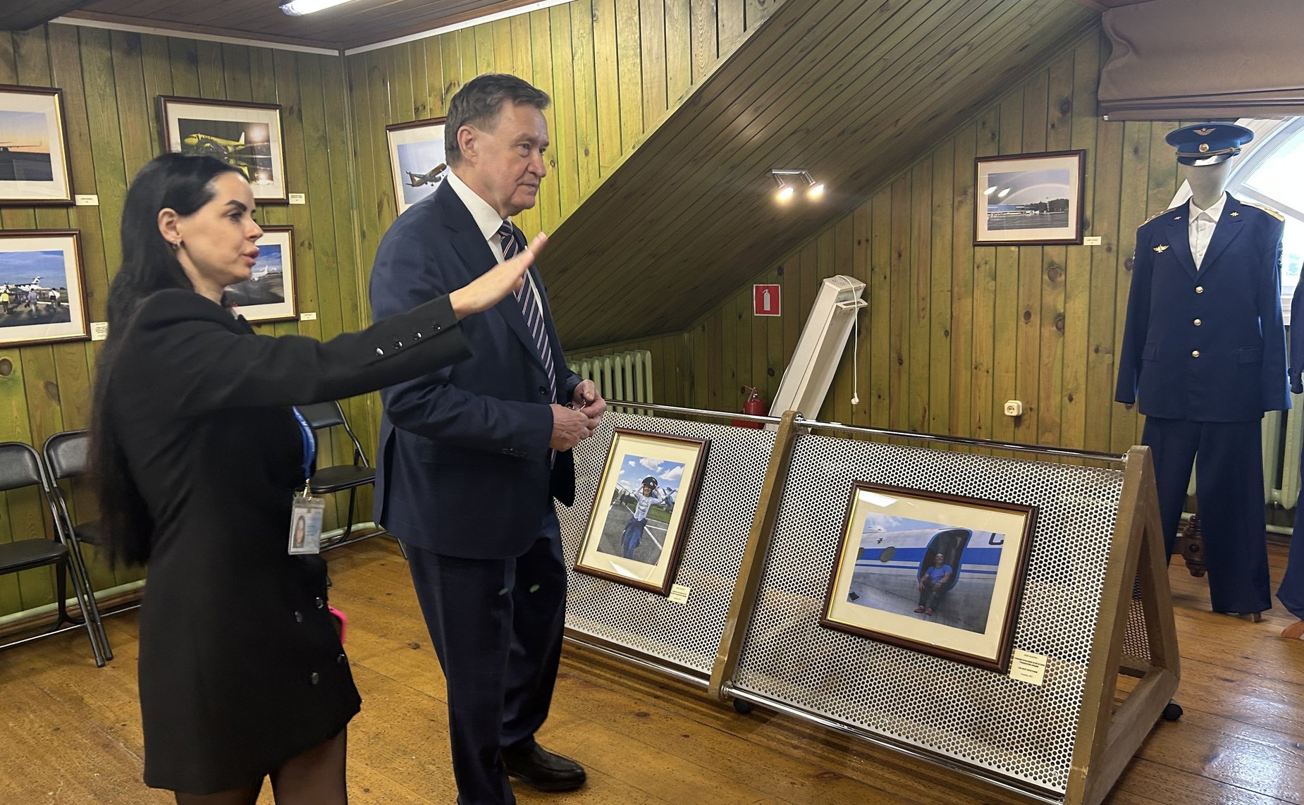 Сергей Рябухин в ходе рабочей поездки посетил музей «Симбирская фотография» где открылась новая выставка «Крылья»