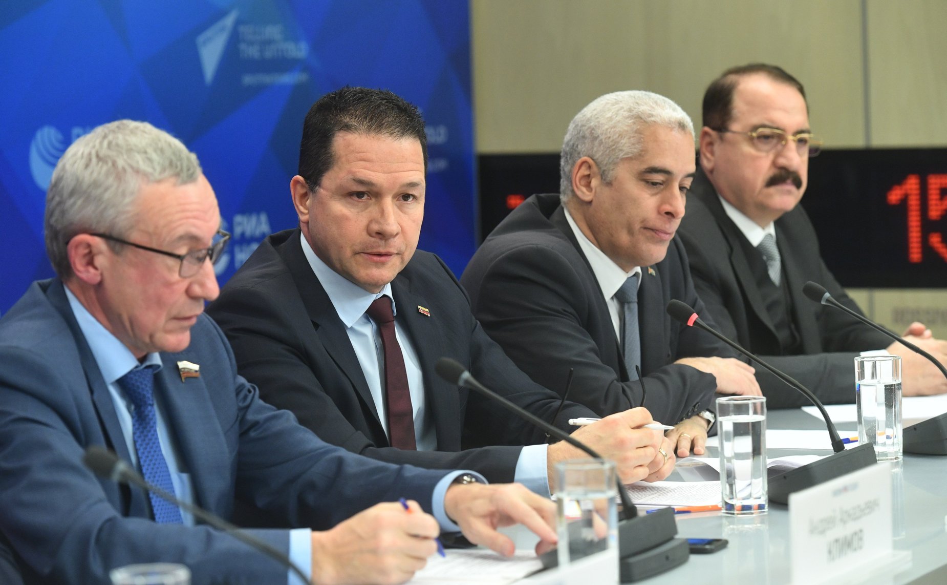 Заседание Временной комиссии СФ по защите государственного суверенитета и предотвращению вмешательства во внутренние дела РФ