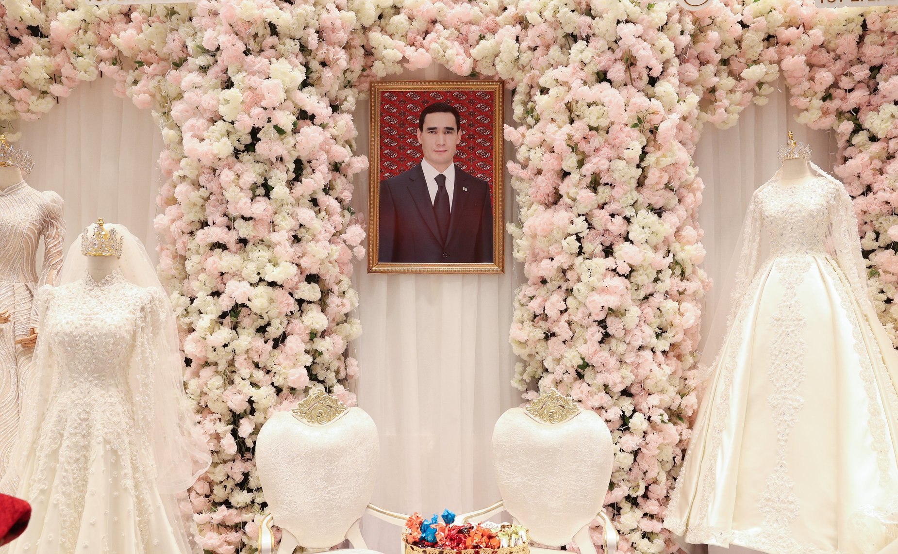 Пленарное заседание первого Диалога женщин стран Центральной Азии и России