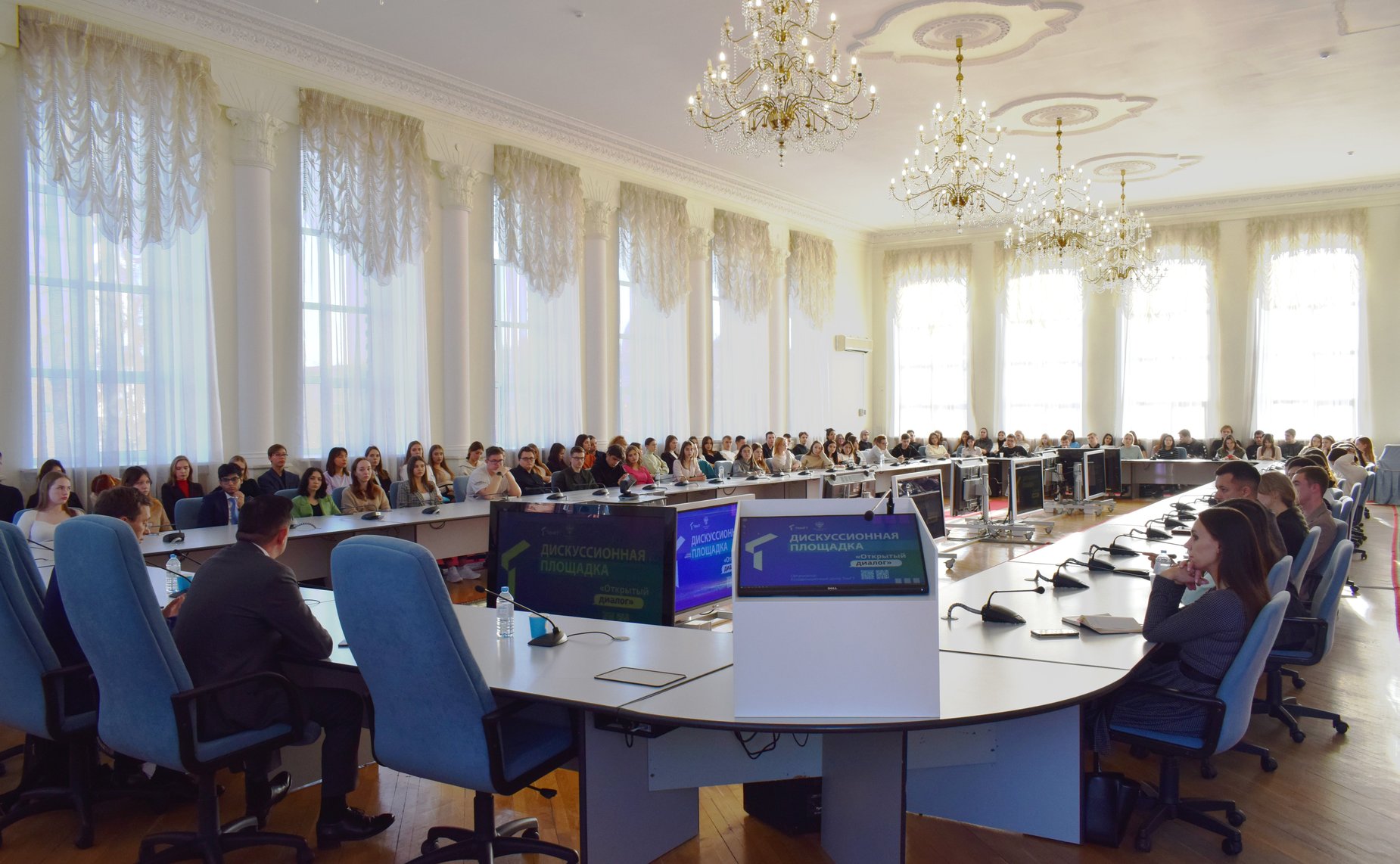 Павел Тараканов встретился со студентами и учащимися гимназии Тюменского государственного университета