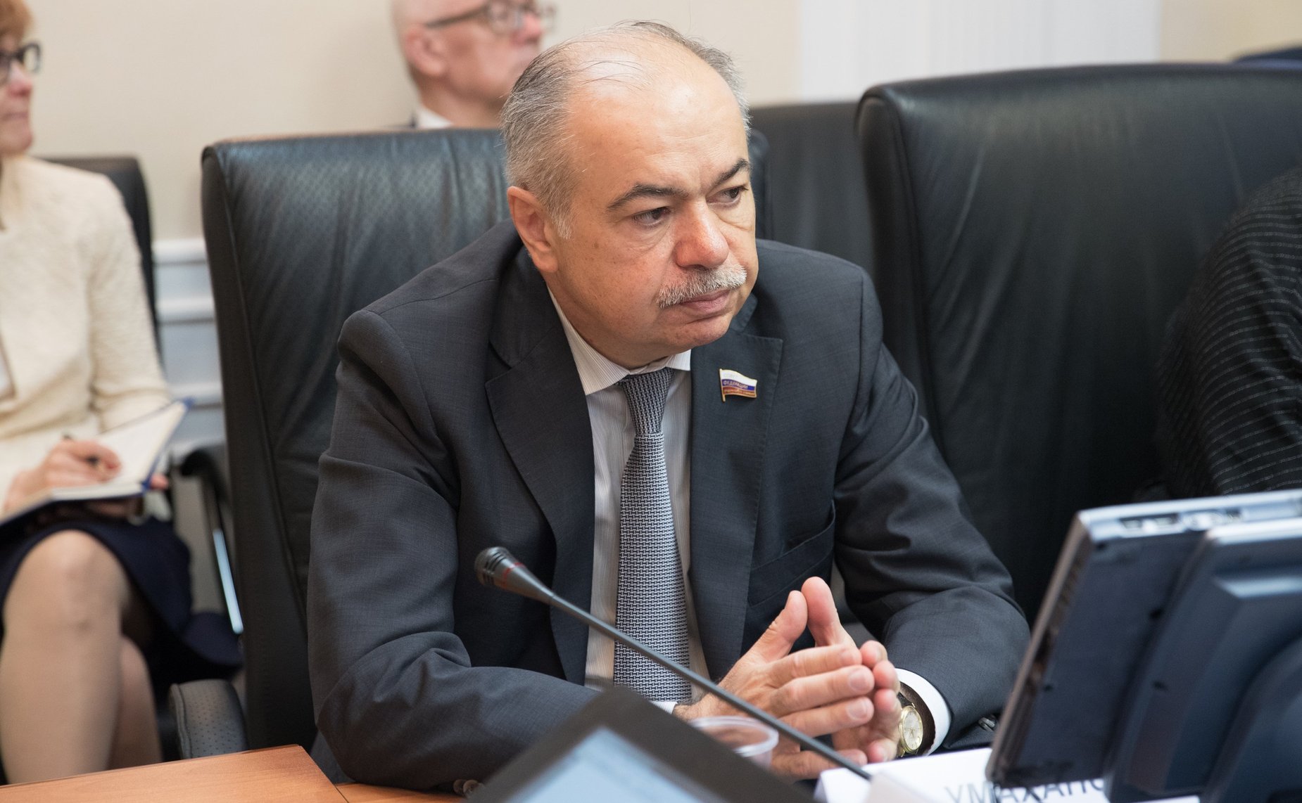 И. Умаханов