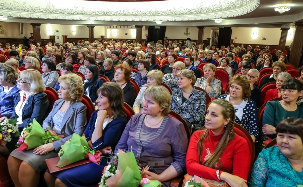 В. Петренко наградила матерей Приморья
