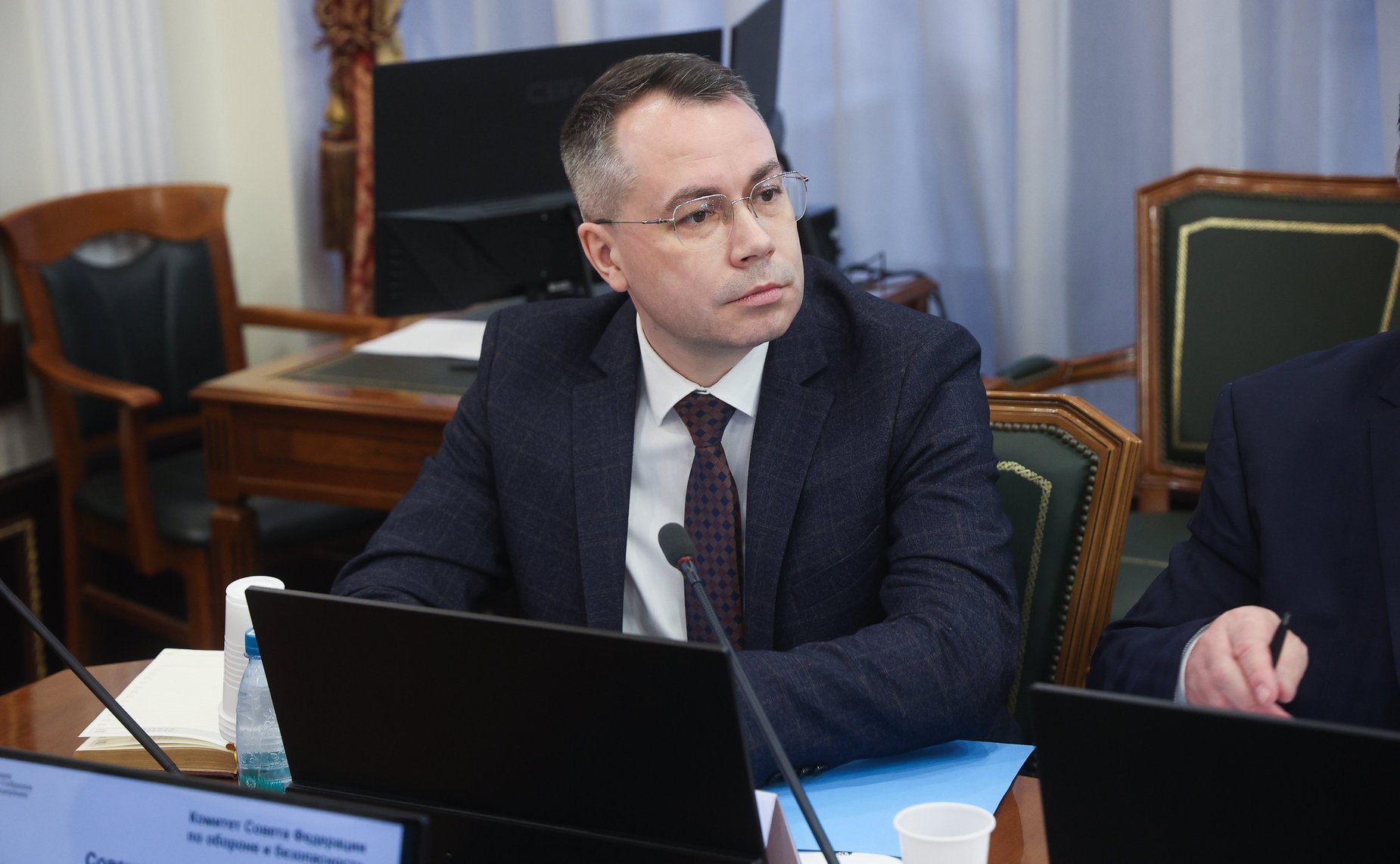 Совещание, посвященное реализации мер, направленных на снижение уровня некомплекта личного состава органов внутренних дел РФ, на повышение уровня социальных гарантий и льгот сотрудникам и работникам указанных органов