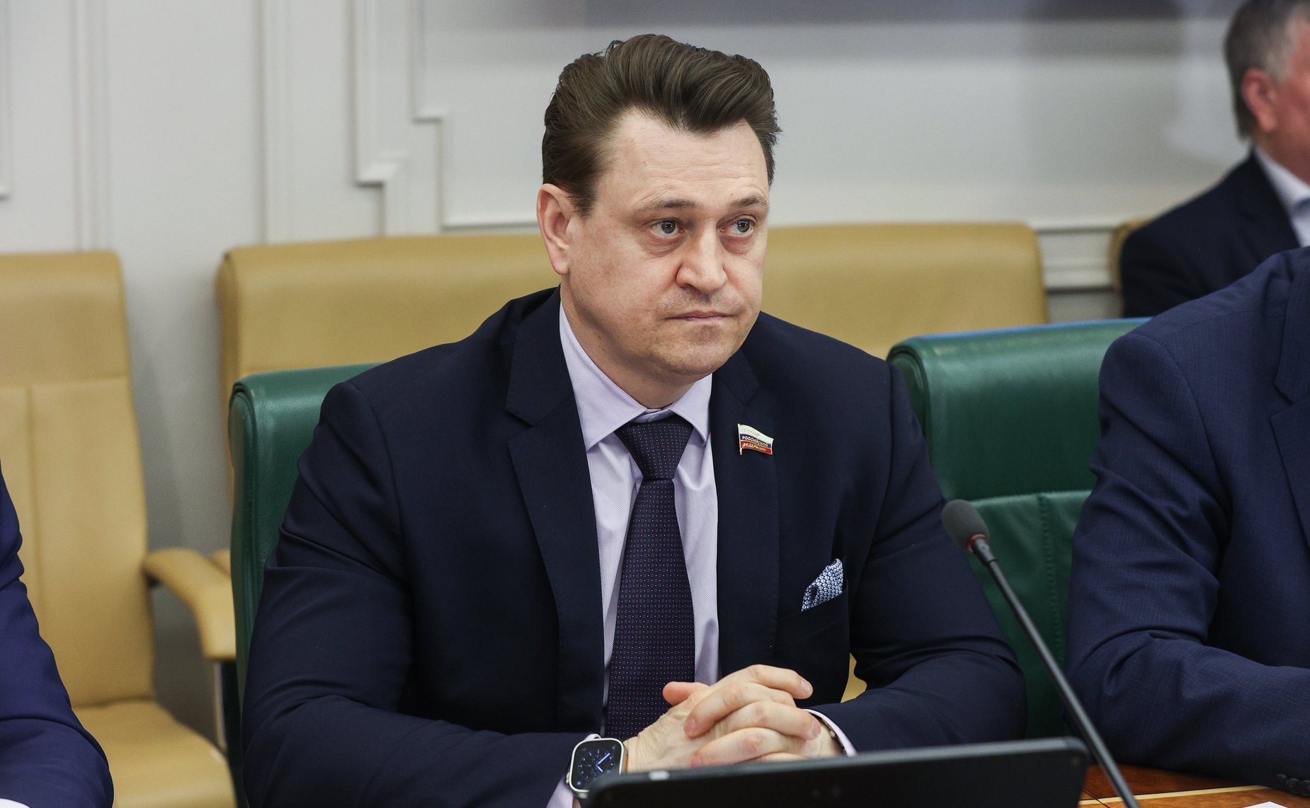 Олег Голов