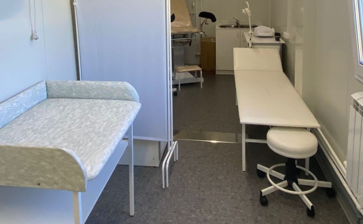 Ольга Хохлова в ходе поездки в регион побывала в населенных пунктах, где в рамках национального проекта «Здравоохранение» были построены фельдшерско-акушерские пункты