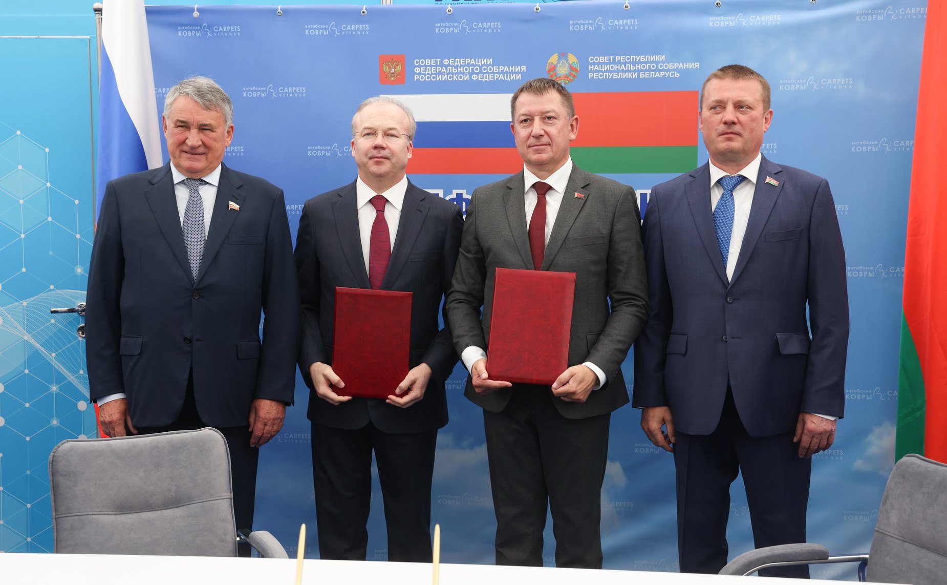 В присутствии заместителя Председателя СФ и заместителя Председателя Совета Республики было подписано 7 соглашений между областями Республики Беларусь и субъектами РФ