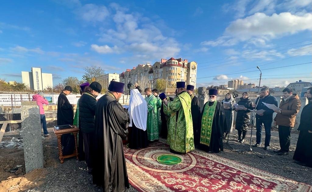 Александр Башкин принял участие в торжественных мероприятиях празднования Дня народного единства в Астрахани