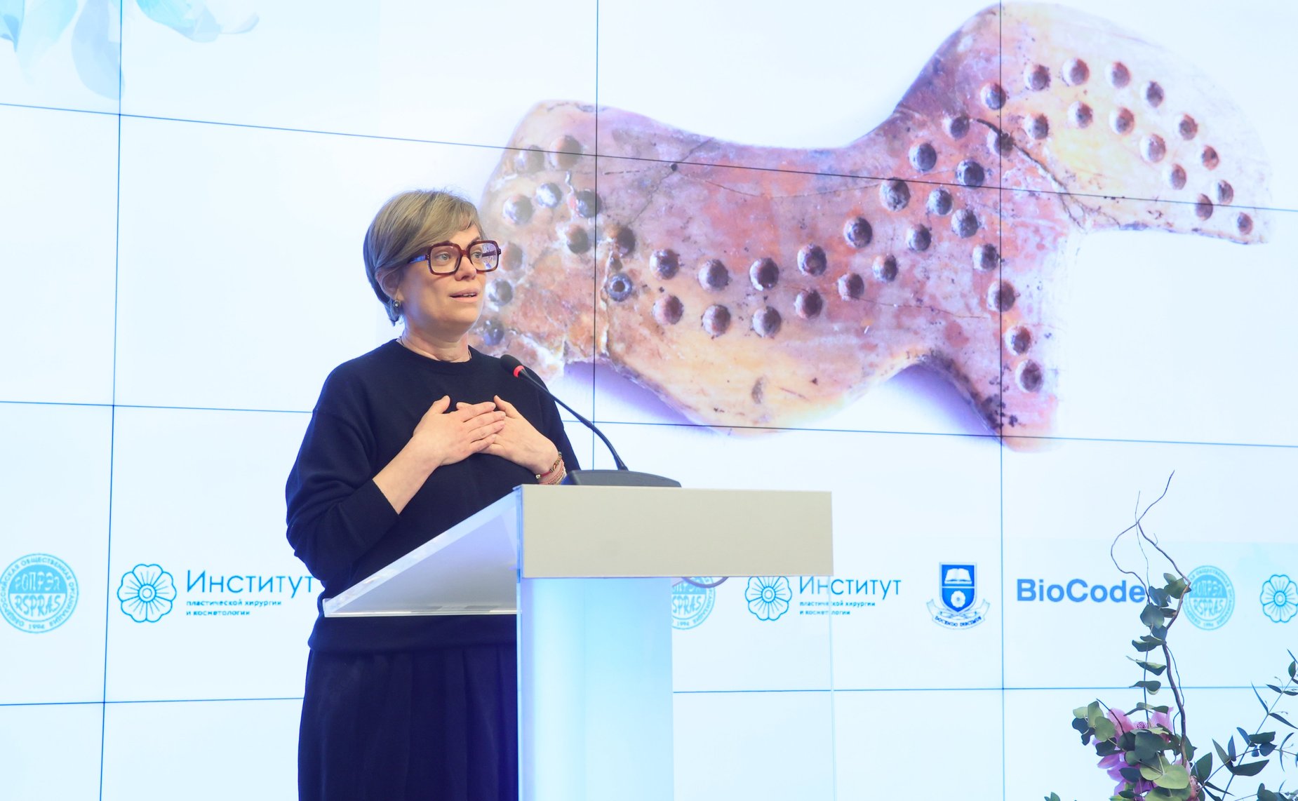 XI заседание Дискуссионного клуба им. В.Г. Змазовой: «Красота в женских руках!»