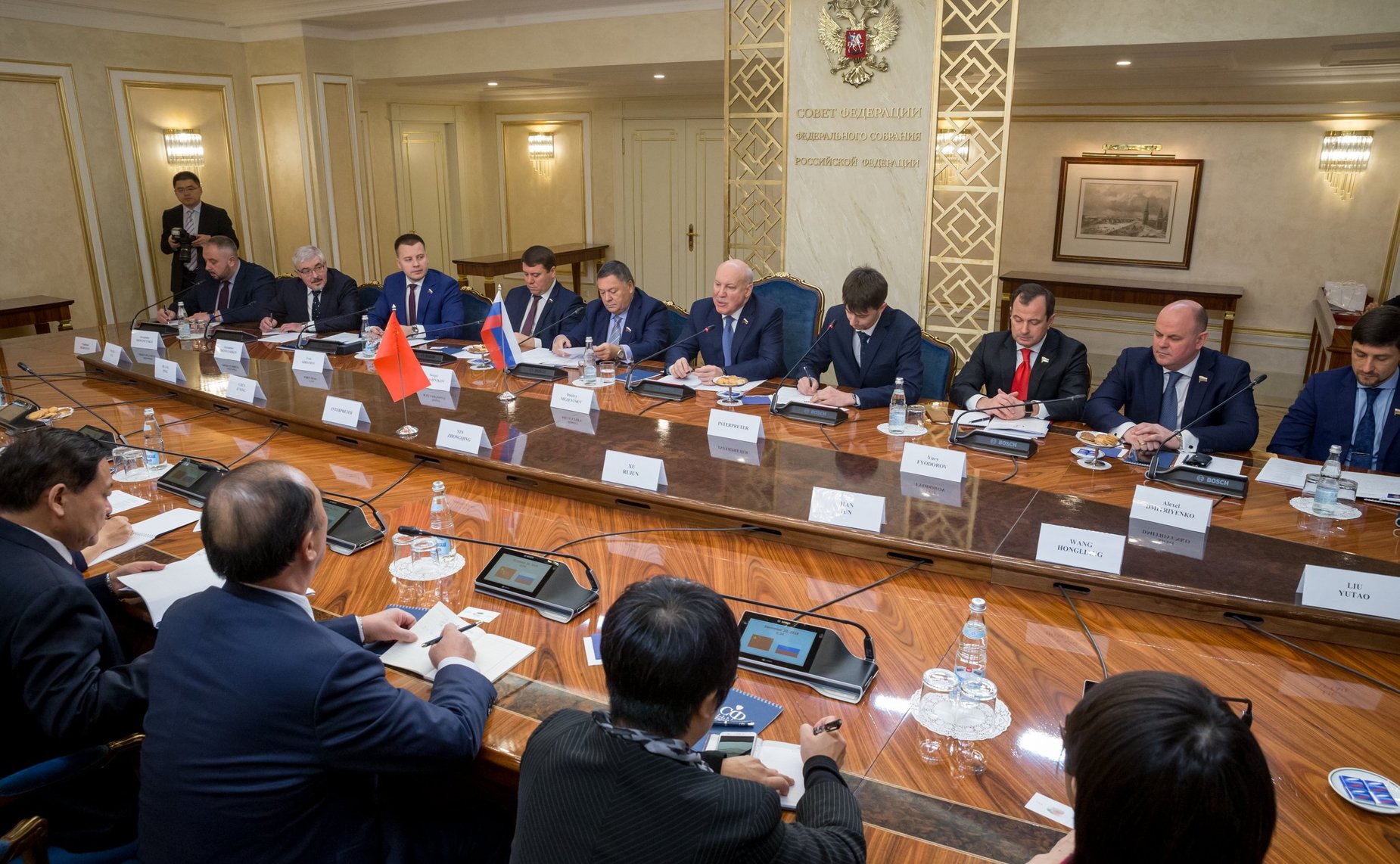 Встреча председателя Комитета Совета Федерации по экономической политике Д. Мезенцева с заместителем председателя Комитета Всекитайского собрания народных представителей КНР по вопросам финансово-экономической политики Инь Чжунцином