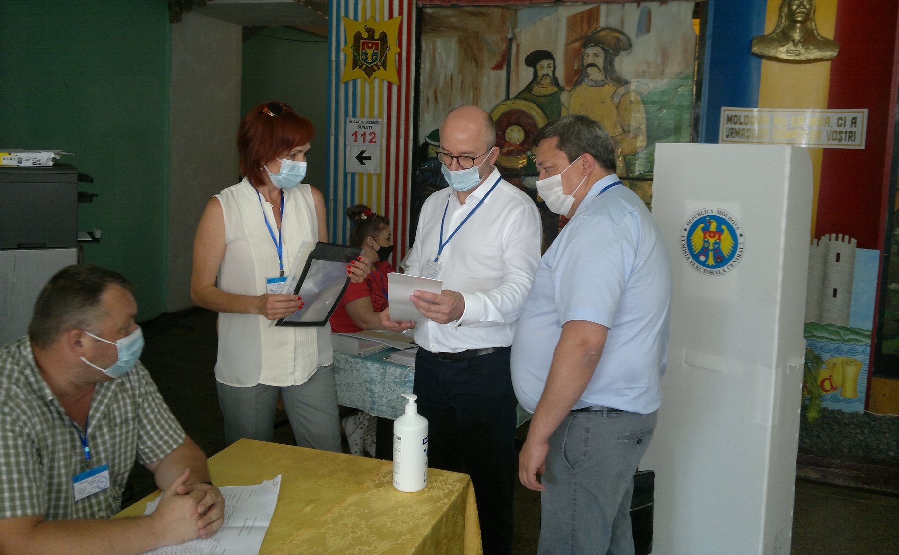 Сенаторы РФ принимают участие в наблюдении за проведением парламентских выборов в Молдове