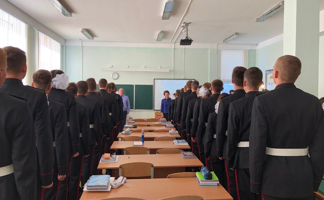 Екатерина Алтабаева в ходе поездки в регион встретилась с воспитанниками Севастопольского кадетского корпуса Следственного комитета РФ им. В.И. Истомина