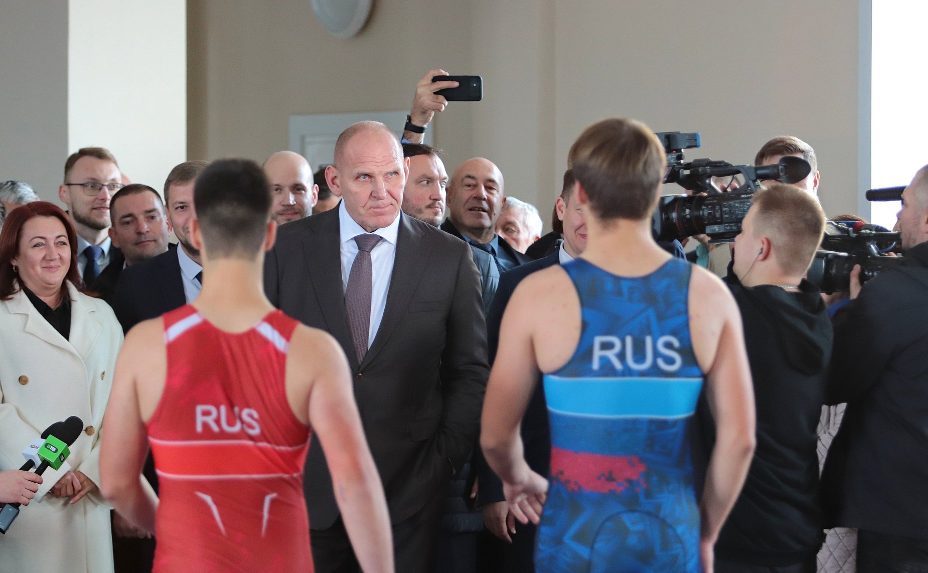 Александр Карелин принял участие в открытии современного центра греко-римской борьбы в городе Бийске